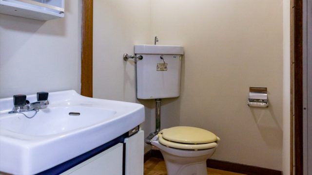 川崎市中原区木月4-39-1　石井ビル　洗面台・トイレの写真