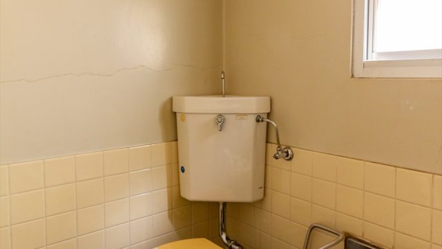 川崎市中原区木月4-39-1　石井ビル　トイレ・バランス釜の写真