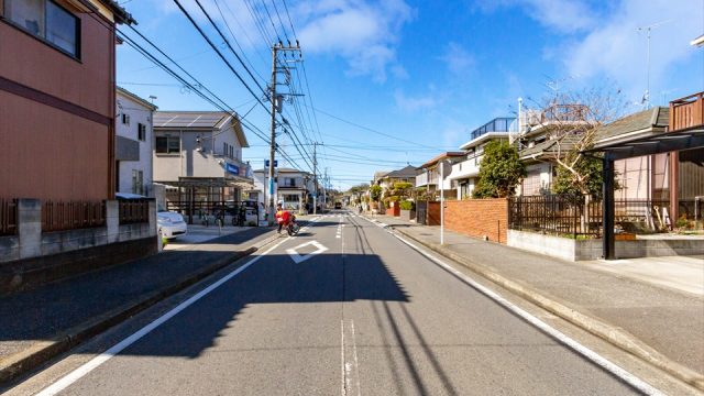 神奈川県横浜市港北区新吉田東6丁目買取後の土地（売地）の前面道路の写真