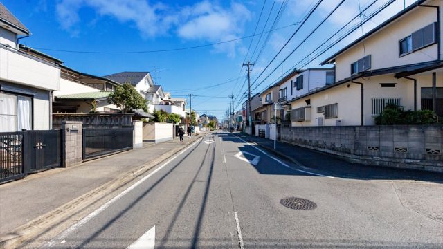 神奈川県横浜市港北区新吉田東6丁目買取後の土地（売地）の前面道路の写真