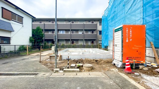 横浜市港北区新吉田東3丁目　新築戸建の基礎立上り型枠解体後の画像