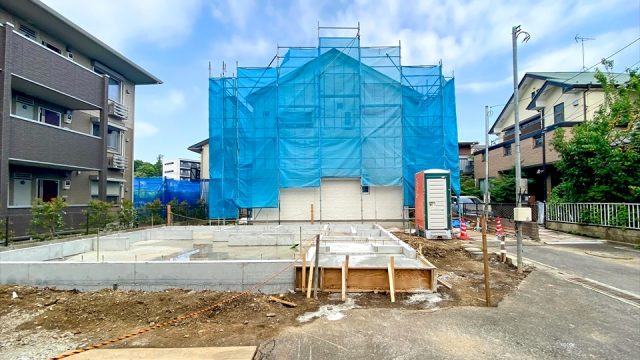 横浜市港北区新吉田東3丁目　新築戸建の基礎立上り型枠解体後の画像
