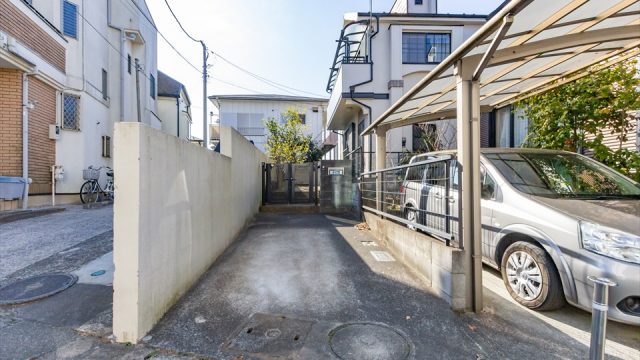 川崎市宮前区馬絹5丁目中古戸建　リフォーム前の外観画像