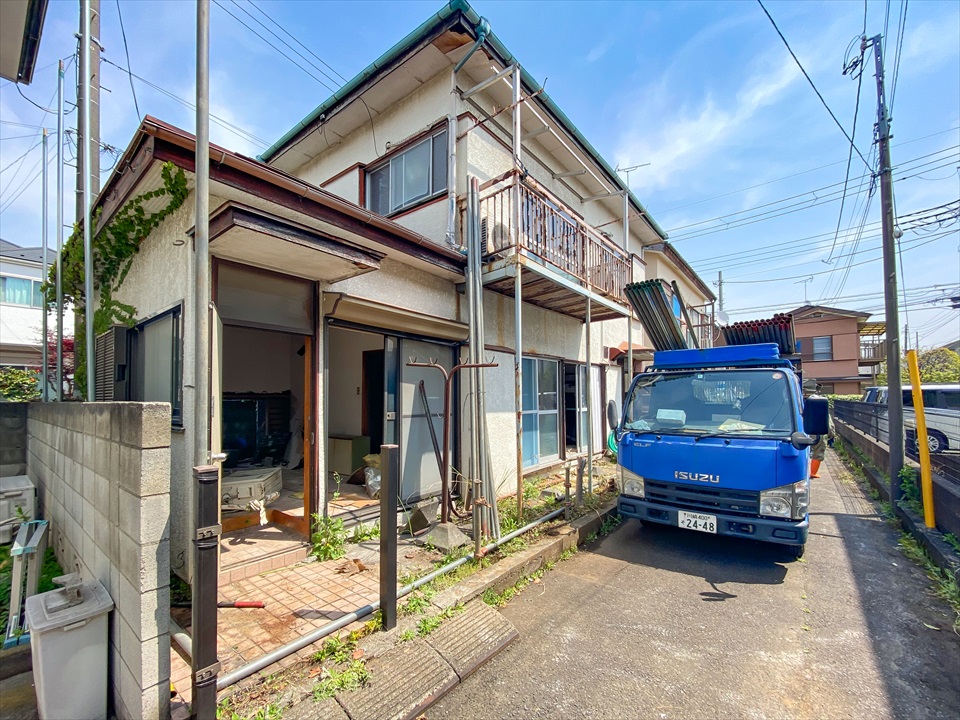 自社物件　新吉田東5丁目新築分譲住宅　既存建物解体工事スタートしました。