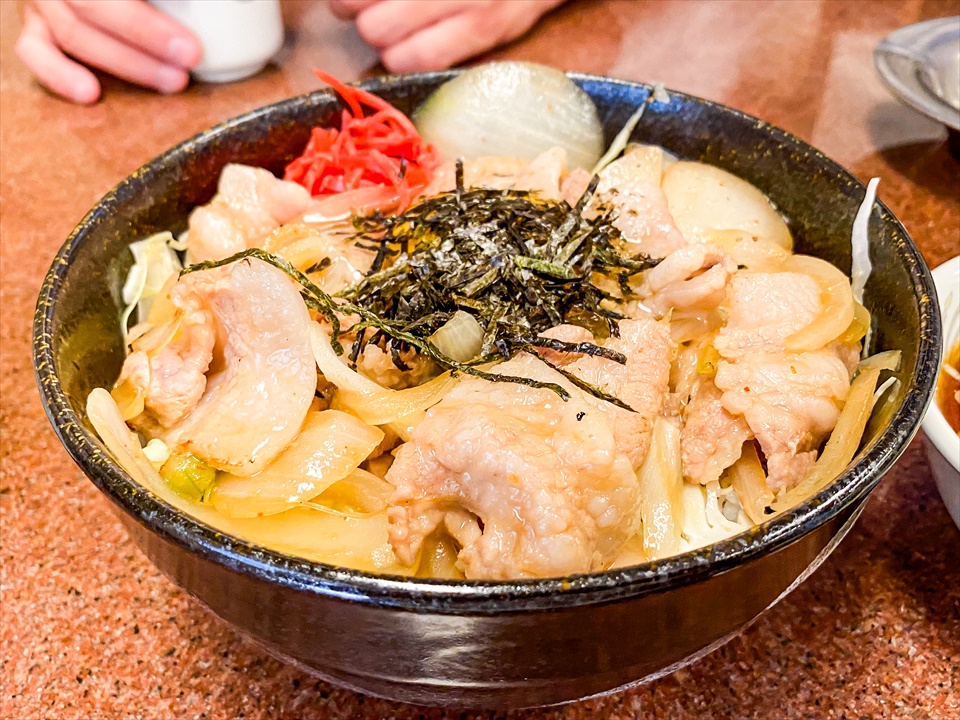 たんぱく質と炭水化物の黄金比率分からないけどランチはヤキ肉丼を