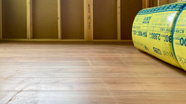 新吉田東６丁目新築戸建　フローリング工事