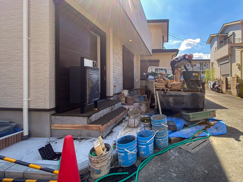 新吉田東6丁目　新築分譲住宅　全1棟　玄関タイル工事