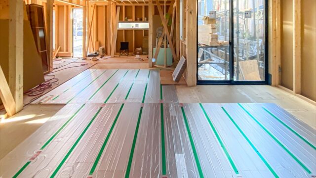 新吉田東5丁目Ⅲ　新築戸建　コロニアル、床暖房工事