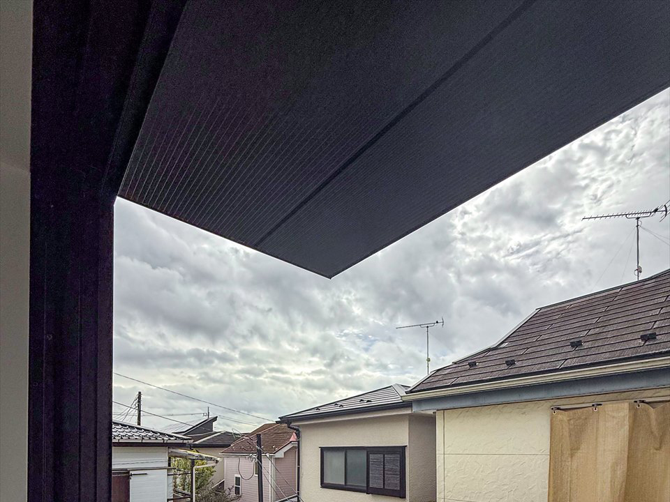 コンバイザー（庇）が雨を防いでくれていました！